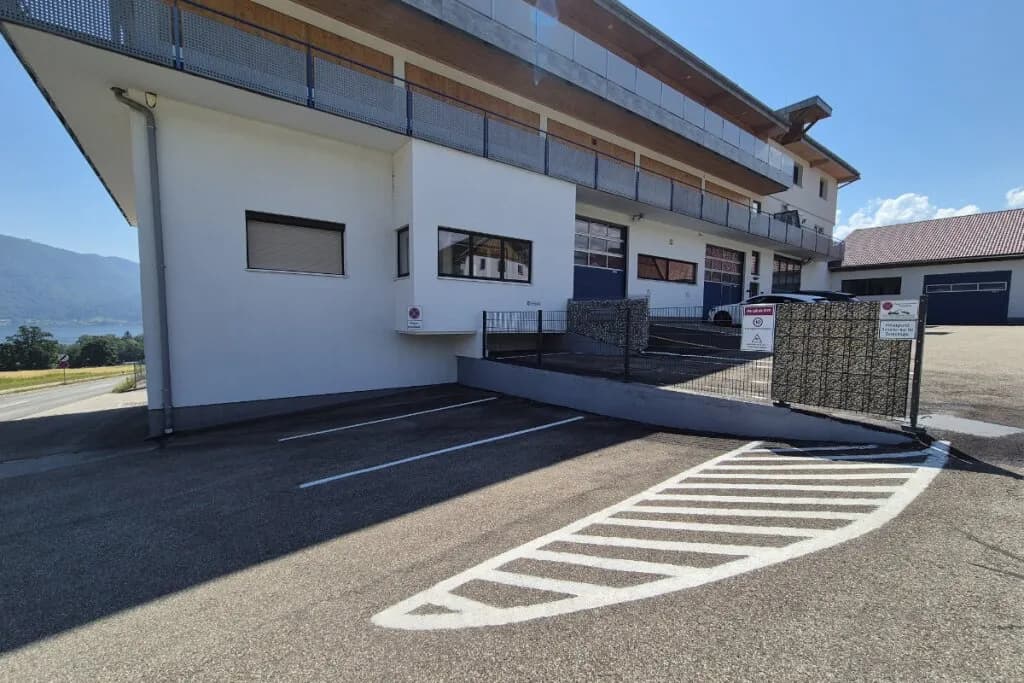 Gewerbeimmobilie mieten in Gmunden – 15 m², € 517 – Bild 2 von 8