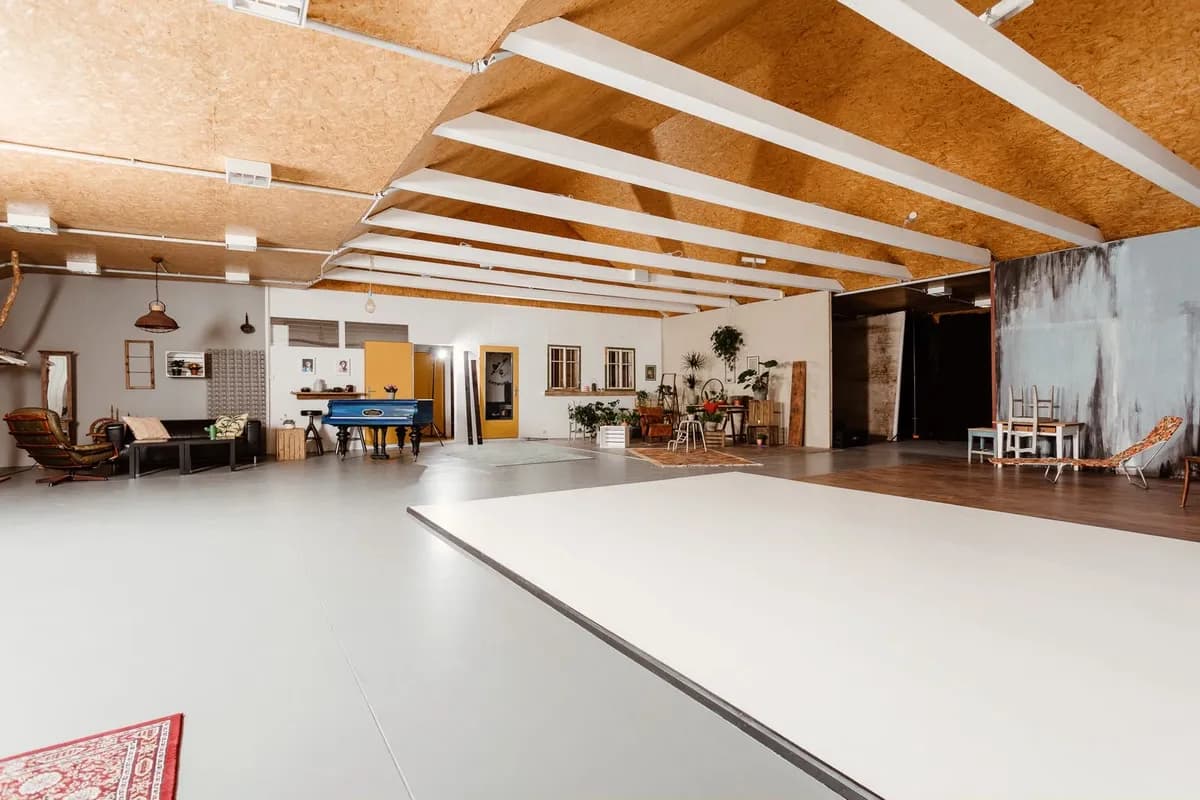 Gewerbeimmobilie mieten in Salzburg-Umgebung – 300 m², € 2.100