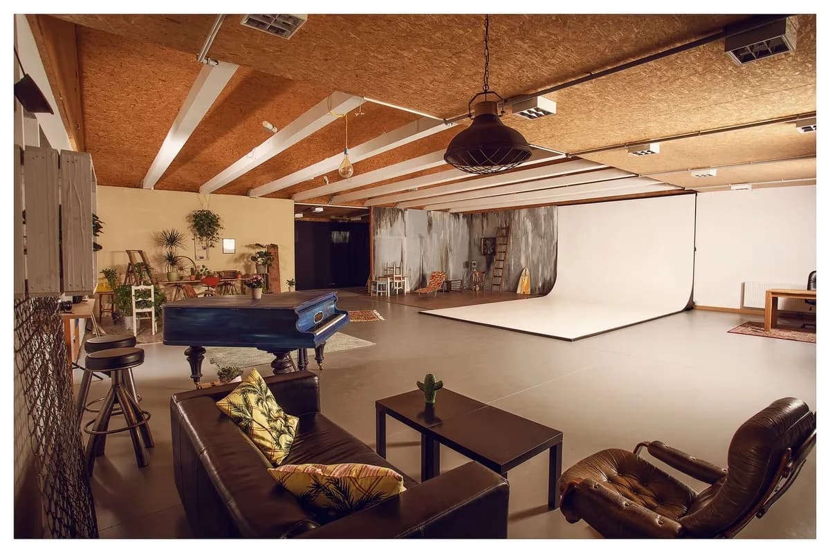 Gewerbeimmobilie mieten in Salzburg-Umgebung – 300 m², € 2.100 – Bild 2 von 2