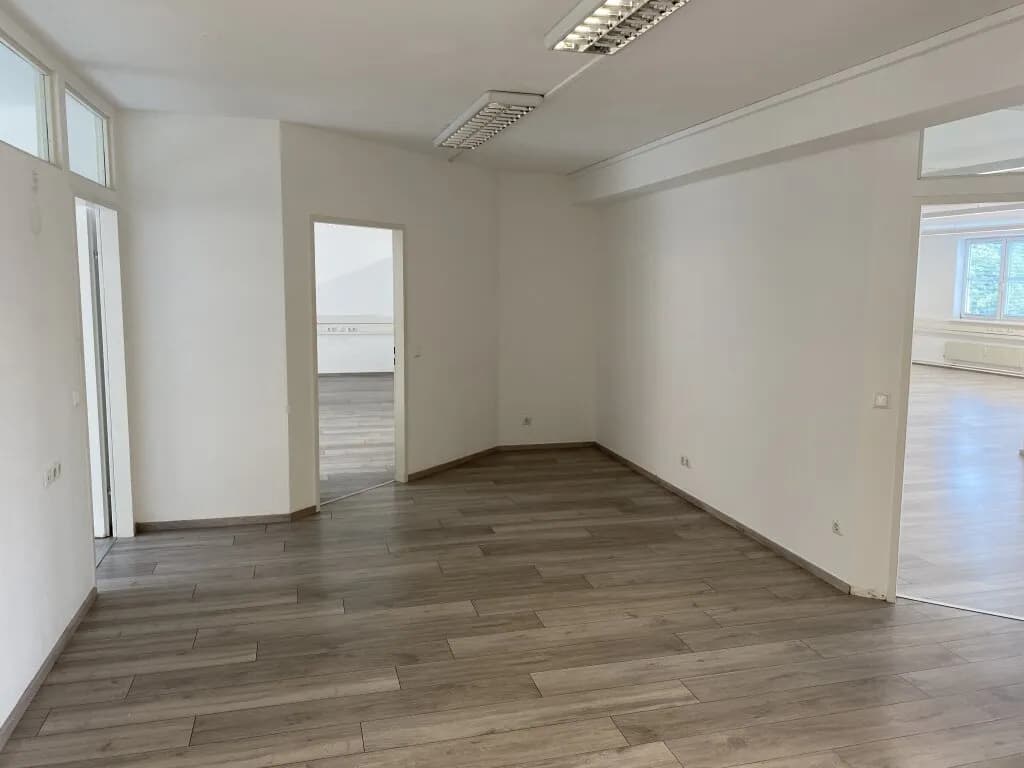 7-Zimmer-Gewerbeimmobilie mieten in Linz – 284 m², € 3.827 – Bild 2 von 26