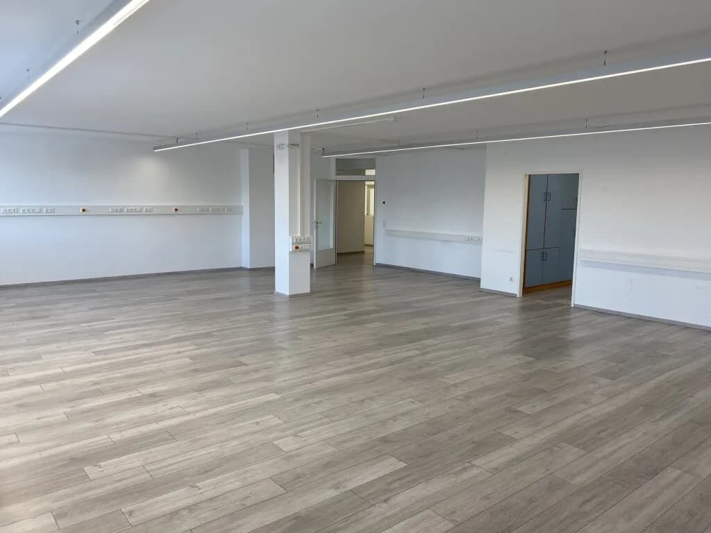 7-Zimmer-Gewerbeimmobilie mieten in Linz – 284 m², € 3.827 – Bild 11 von 26