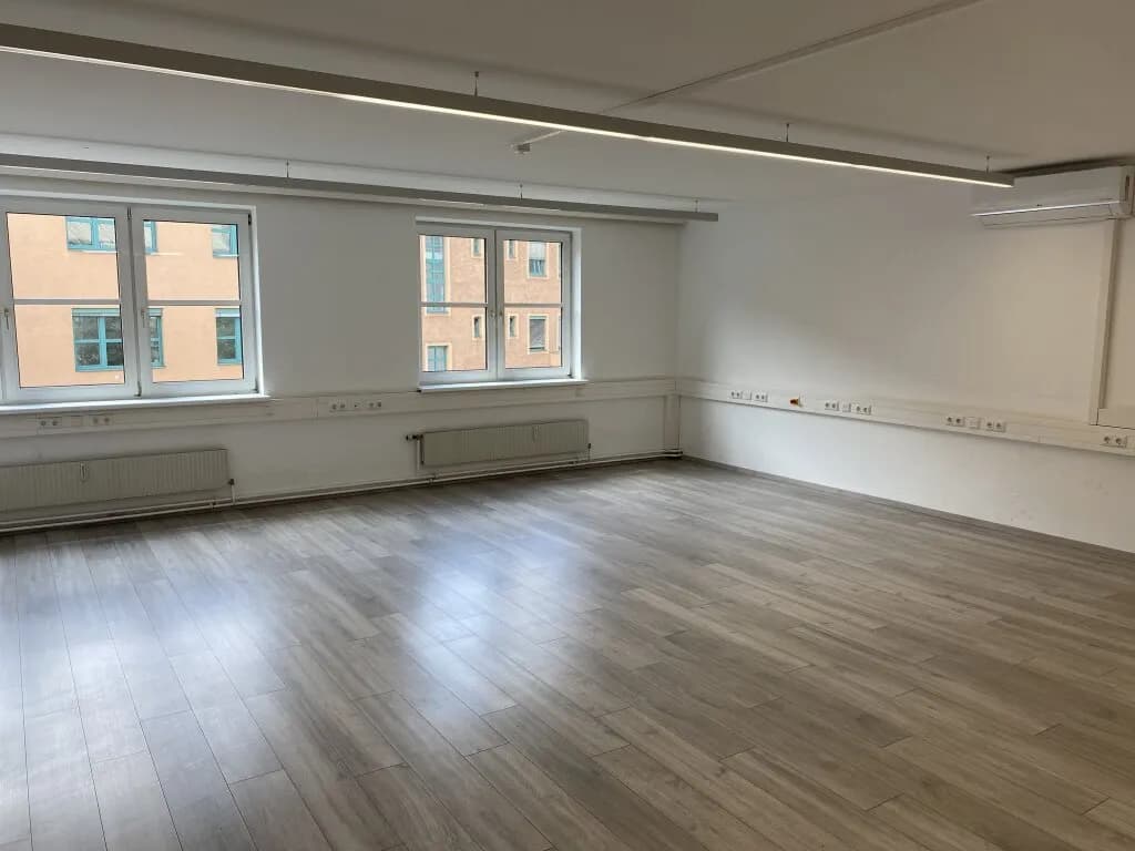 7-Zimmer-Gewerbeimmobilie mieten in Linz – 284 m², € 3.827 – Bild 13 von 26