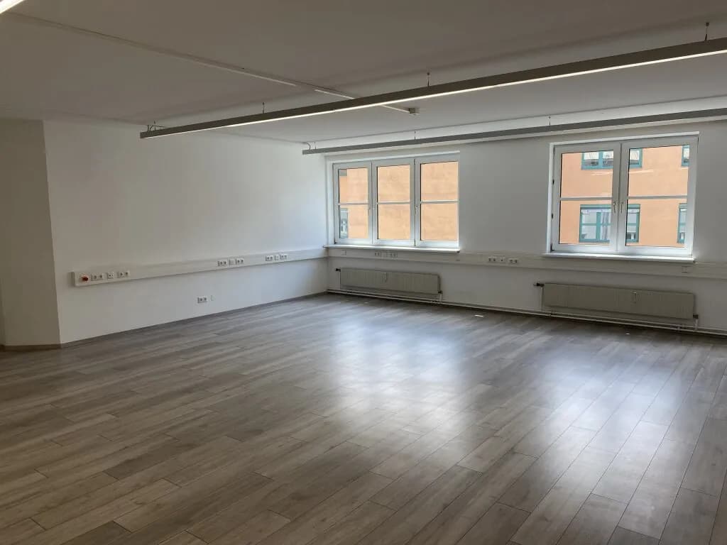 7-Zimmer-Gewerbeimmobilie mieten in Linz – 284 m², € 3.827 – Bild 14 von 26