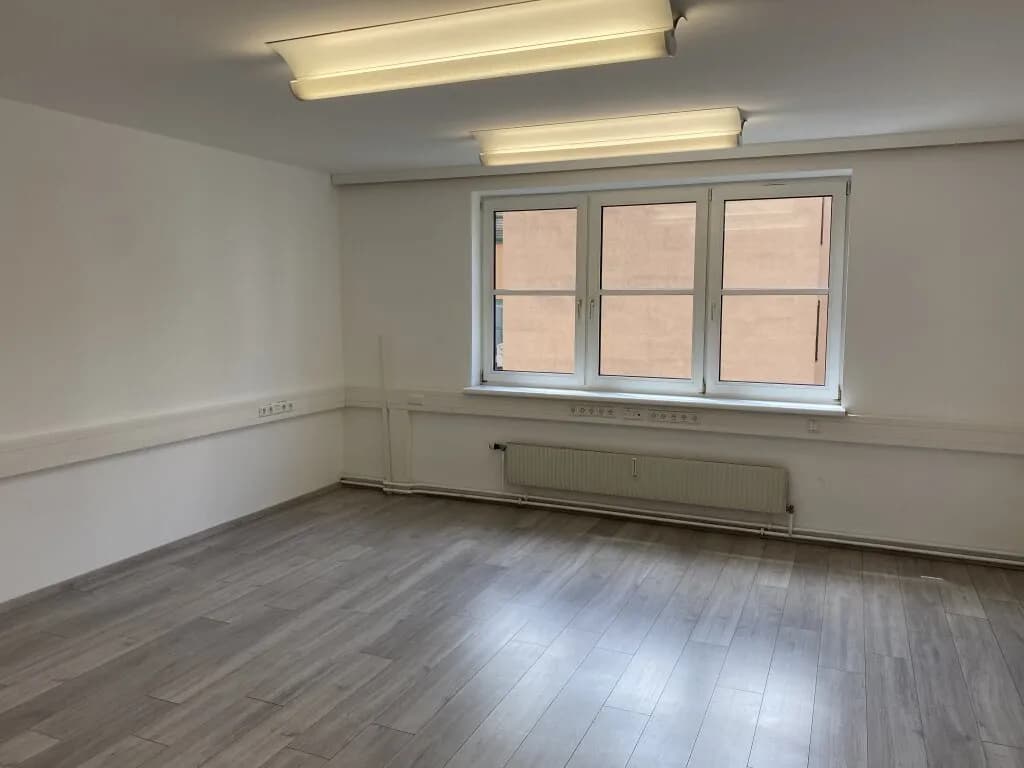 7-Zimmer-Gewerbeimmobilie mieten in Linz – 284 m², € 3.827 – Bild 17 von 26