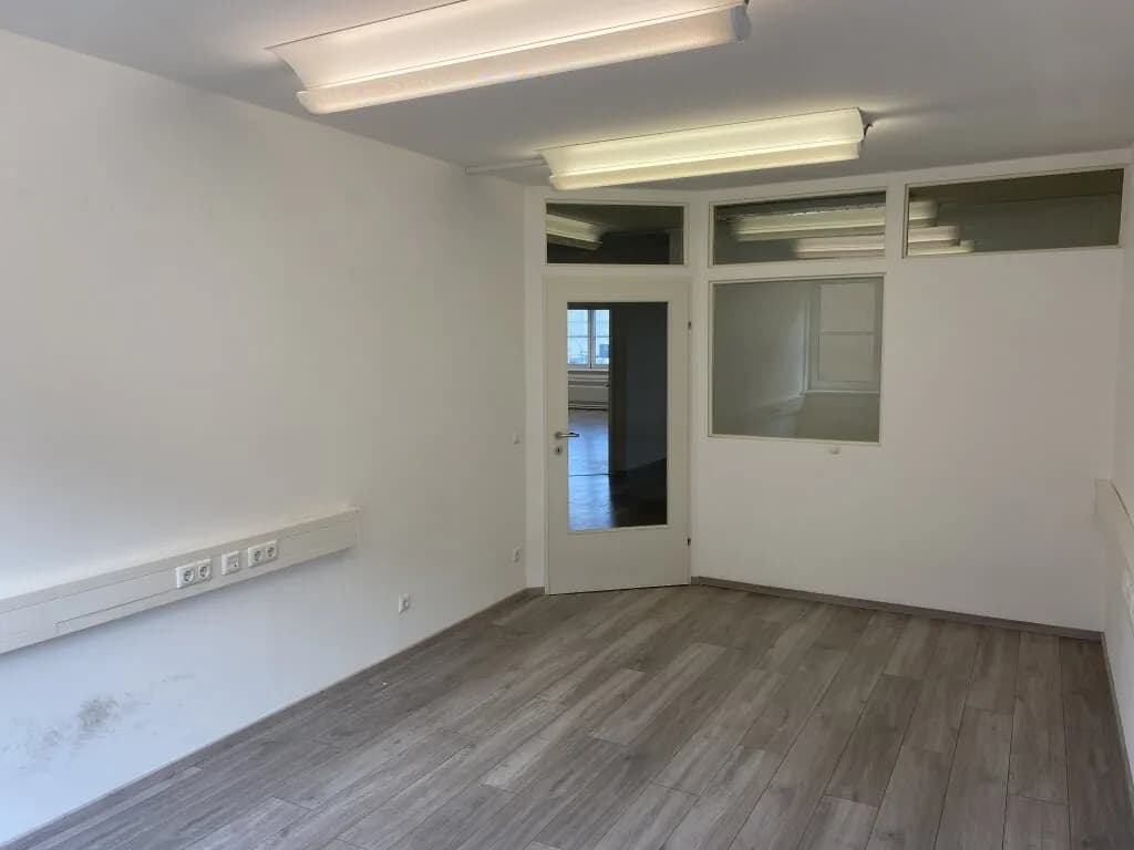 7-Zimmer-Gewerbeimmobilie mieten in Linz – 284 m², € 3.827 – Bild 21 von 26