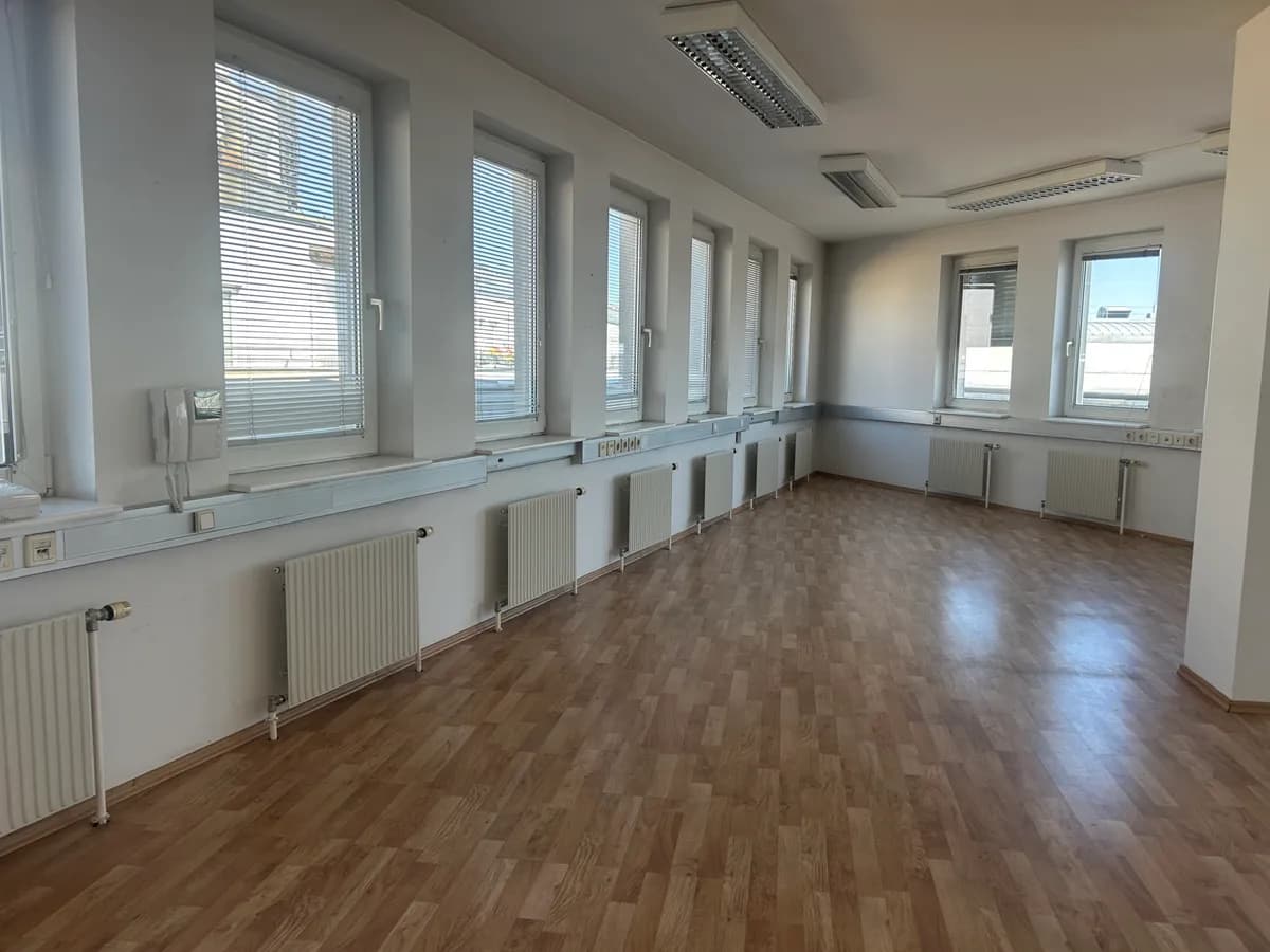 Gewerbeimmobilie mieten in Wien – 423 m², € 8