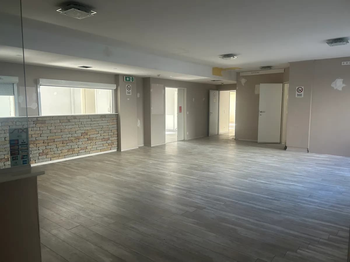 Gewerbeimmobilie mieten in Wien – 423 m², € 8