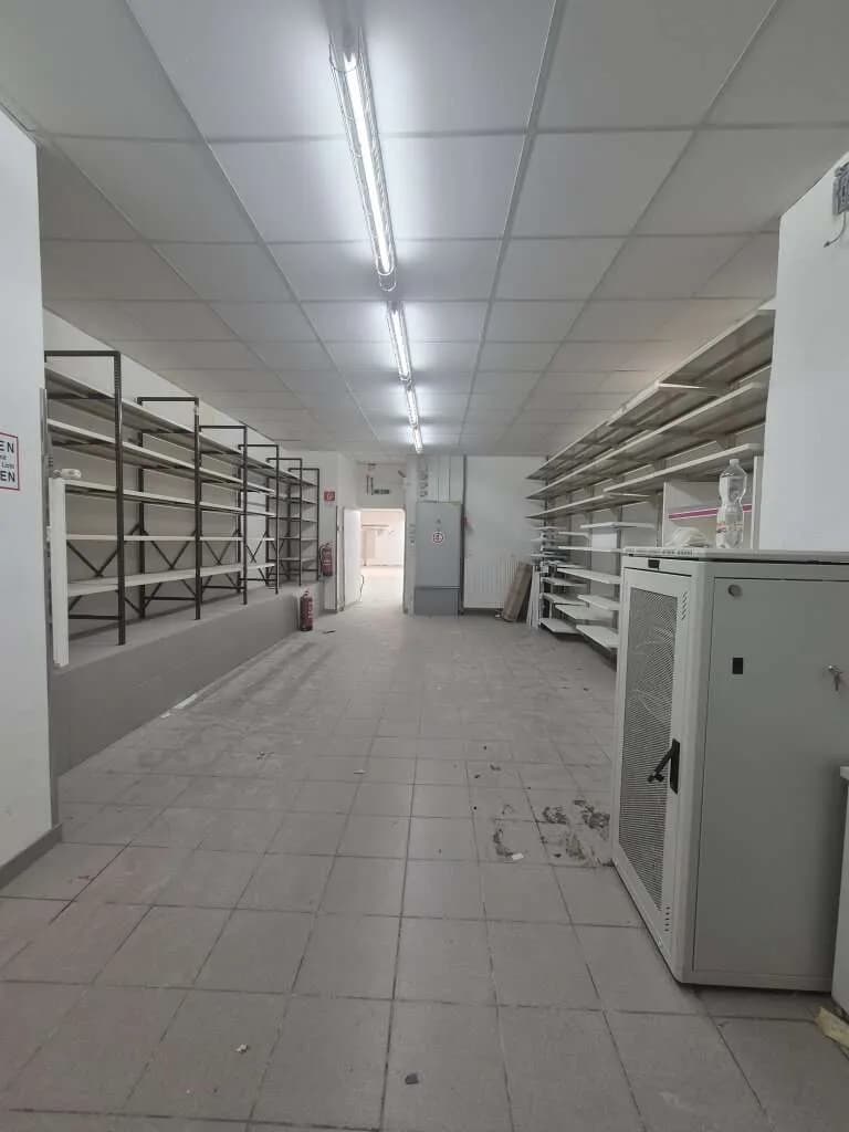 2-Zimmer-Gewerbeimmobilie mieten in Neunkirchen – 295 m², € 3.542 – Bild 6 von 9