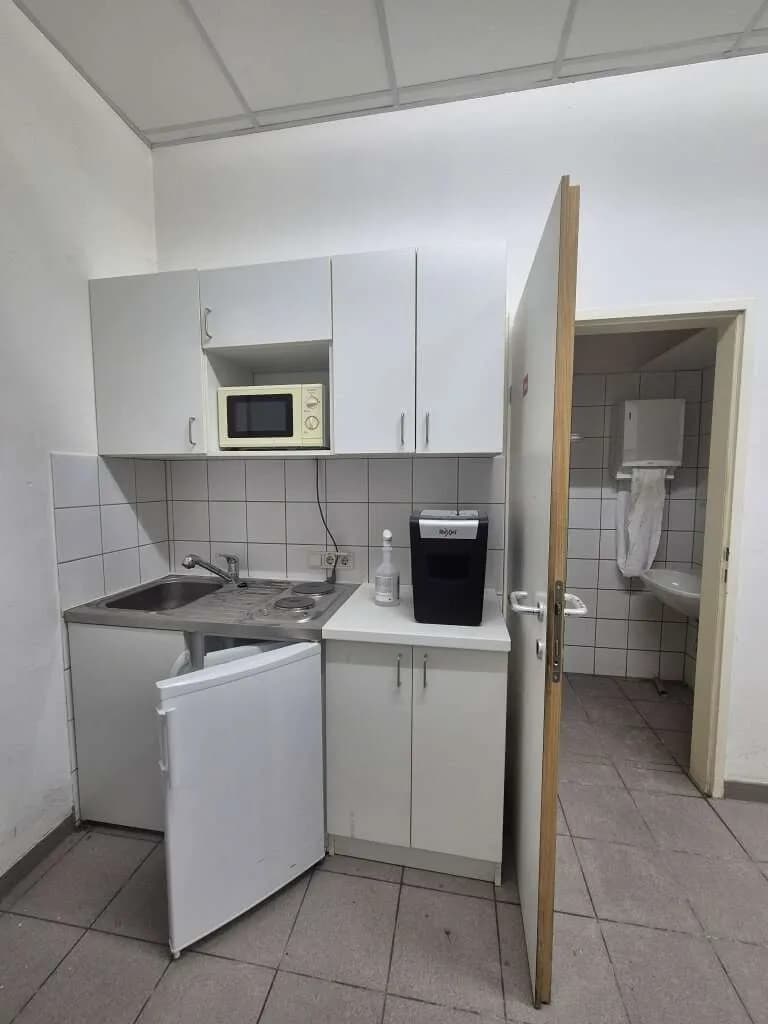 2-Zimmer-Gewerbeimmobilie mieten in Neunkirchen – 295 m², € 3.542 – Bild 7 von 9
