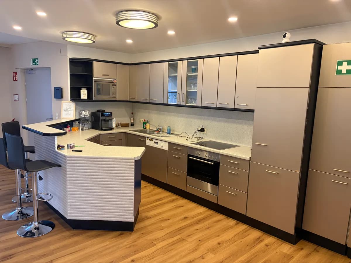 6-Zimmer-Gewerbeimmobilie mieten in Linz – 23 m², € 662 – Bild 2 von 4