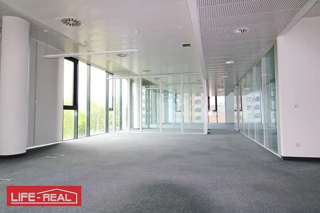 Gewerbeimmobilie mieten in Linz – 558 m², € 9.243