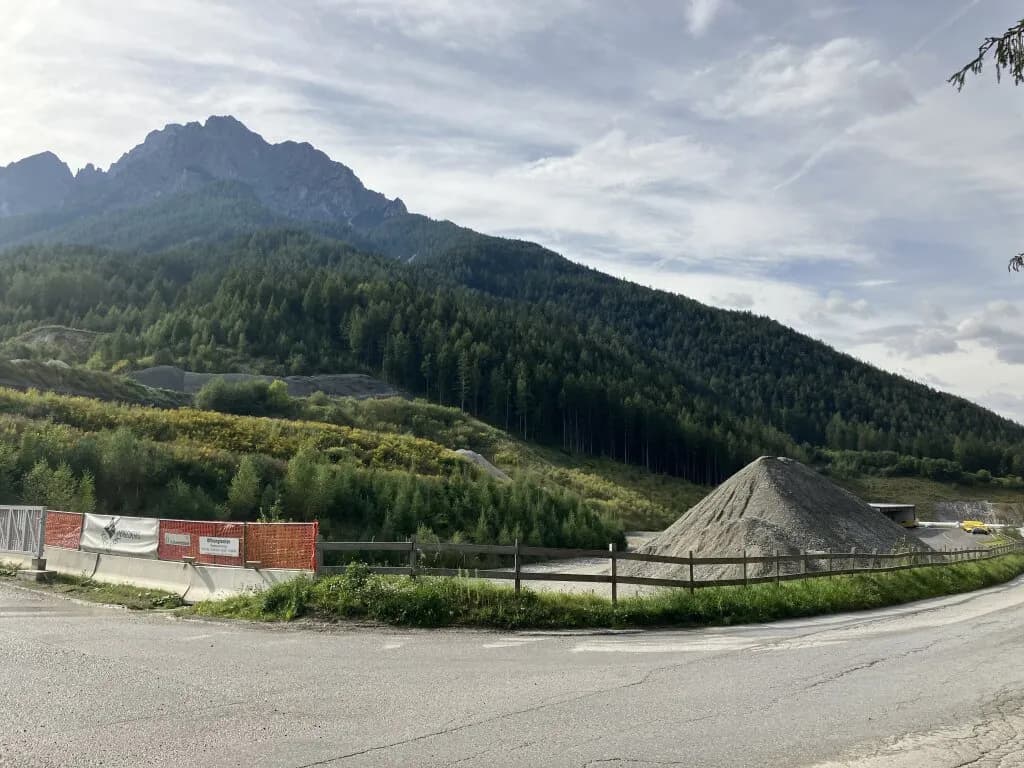Immobilie mieten in Innsbruck-Land – 8 000 m², € 2