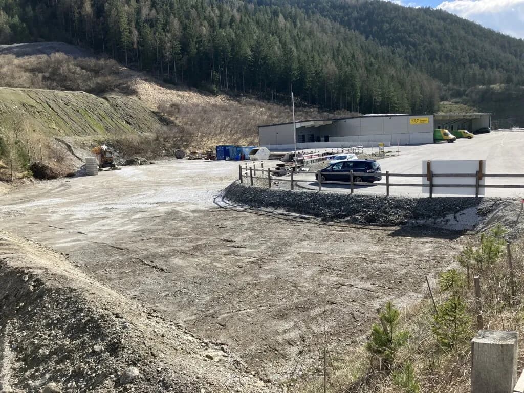 Immobilie mieten in Innsbruck-Land – 8 000 m², € 2 – Bild 5 von 5