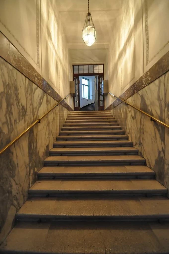 9-Zimmer-Gewerbeimmobilie mieten in Wien – 294 m², € 4.253 – Bild 10 von 11