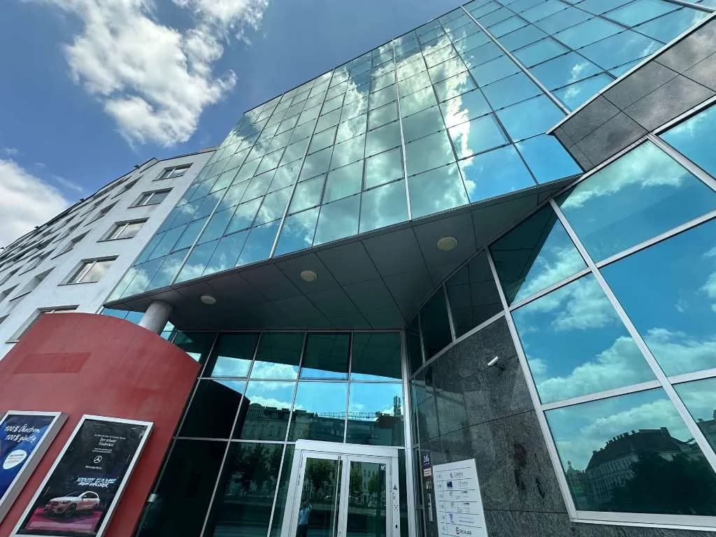 Gewerbeimmobilie mieten in Wien – 521 m², € 14