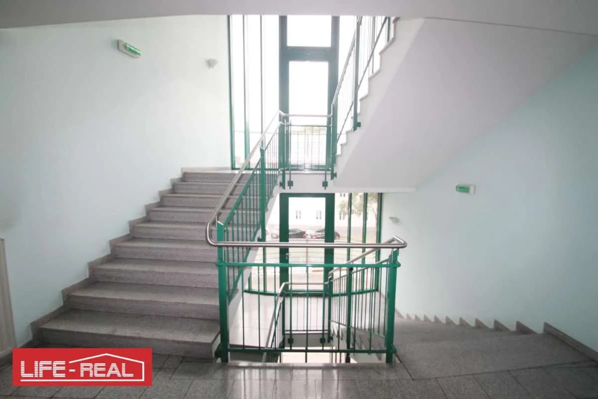 1-Zimmer-Gewerbeimmobilie mieten in Linz – 41 m², € 422 – Bild 2 von 6