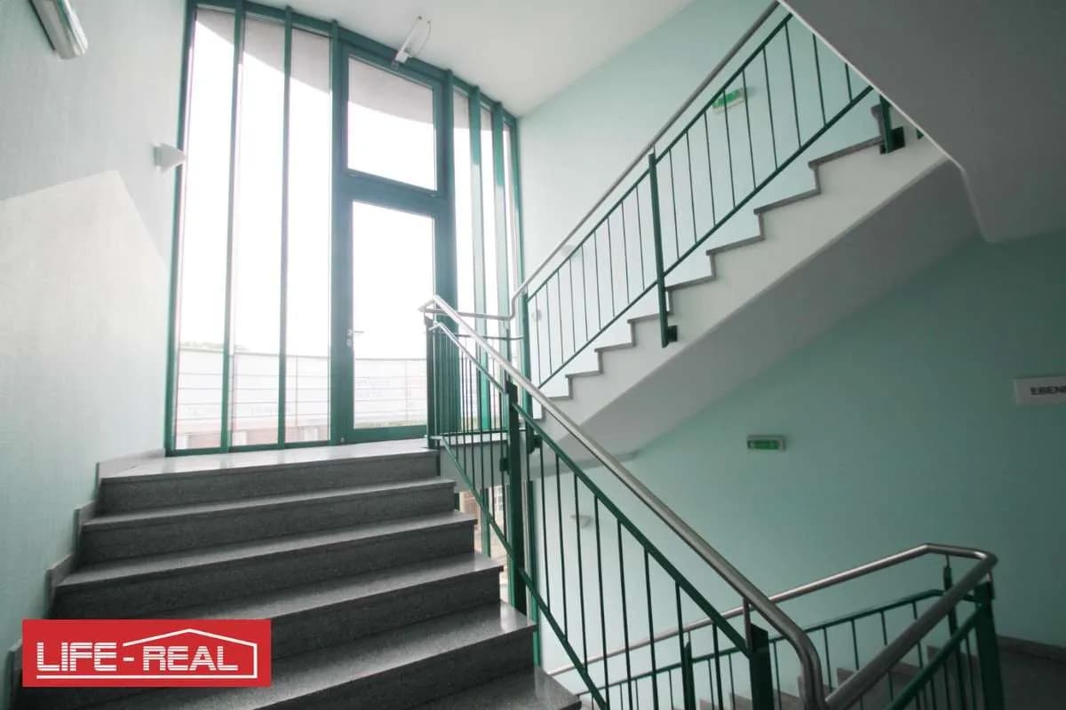 1-Zimmer-Gewerbeimmobilie mieten in Linz – 41 m², € 422 – Bild 3 von 6
