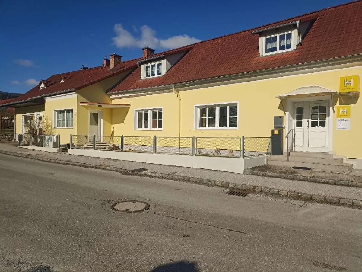 9-Zimmer-Haus kaufen in Neunkirchen – 235 m², € 425.000 – Bild 3 von 33