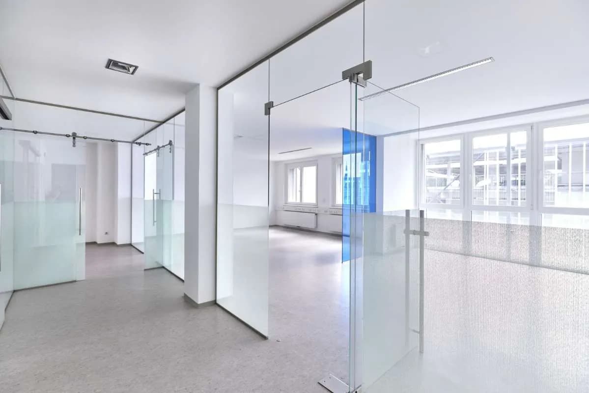1-Zimmer-Gewerbeimmobilie mieten in Steyr – 111 m², € 1.231