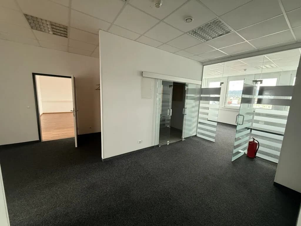 6-Zimmer-Gewerbeimmobilie mieten in Mödling – 323 m², € 4.137 – Bild 10 von 17
