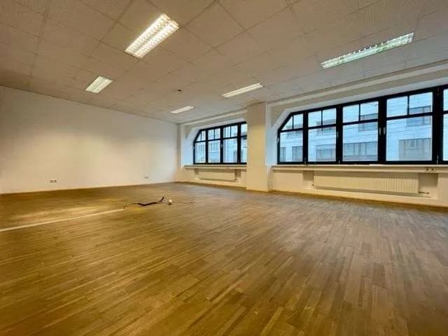 3-Zimmer-Gewerbeimmobilie mieten in Linz – 127 m², € 975 – Bild 2 von 10