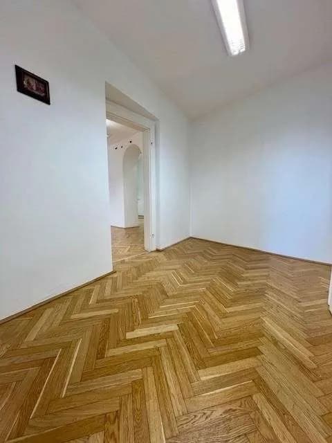 7-Zimmer-Gewerbeimmobilie mieten in Linz – 207 m², € 2.499 – Bild 9 von 12