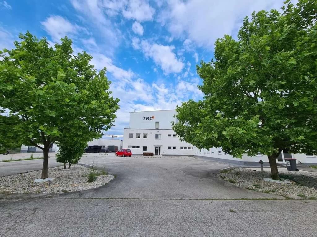 Gewerbeimmobilie mieten in Wiener Neustadt Land – 2 000 m², € 12.000