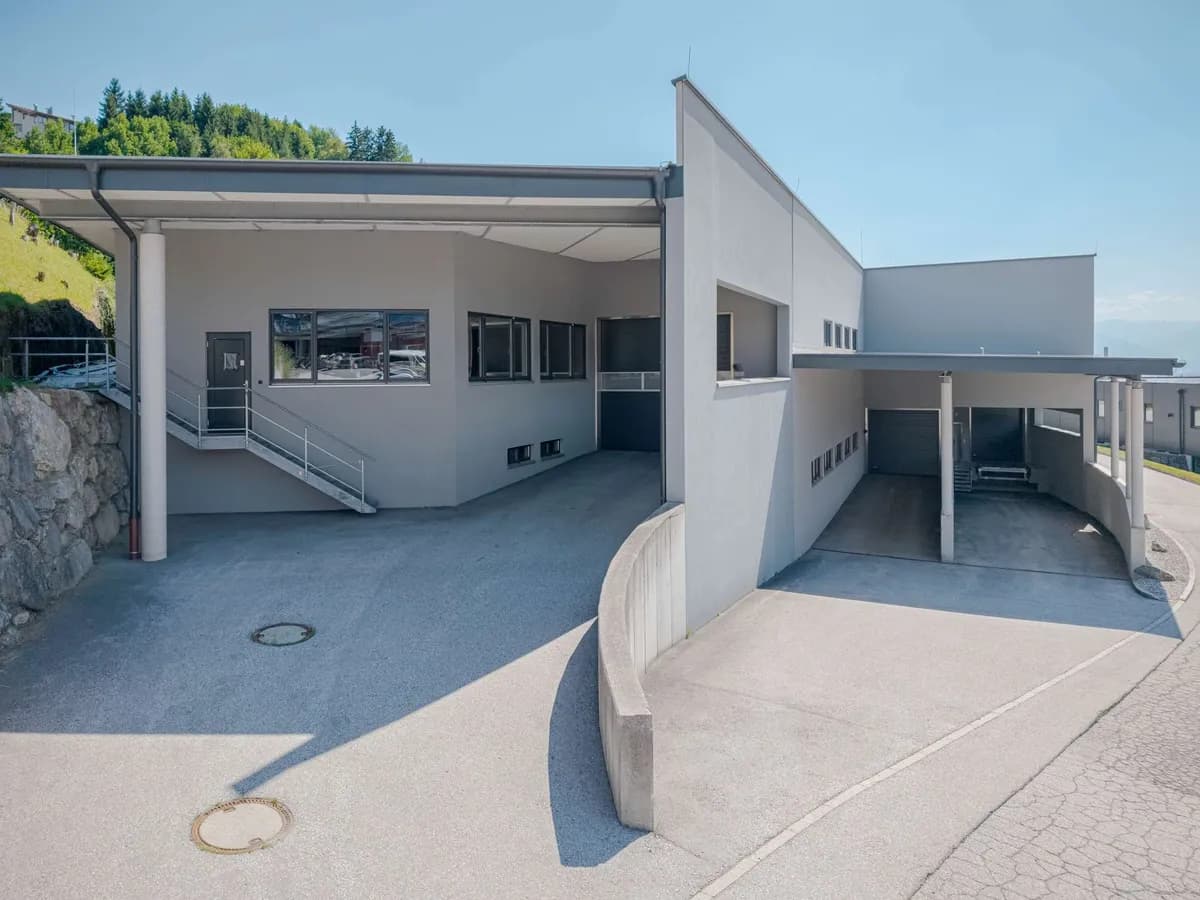 Gewerbeimmobilie mieten in Schwaz – 2 457 m², € 14.750