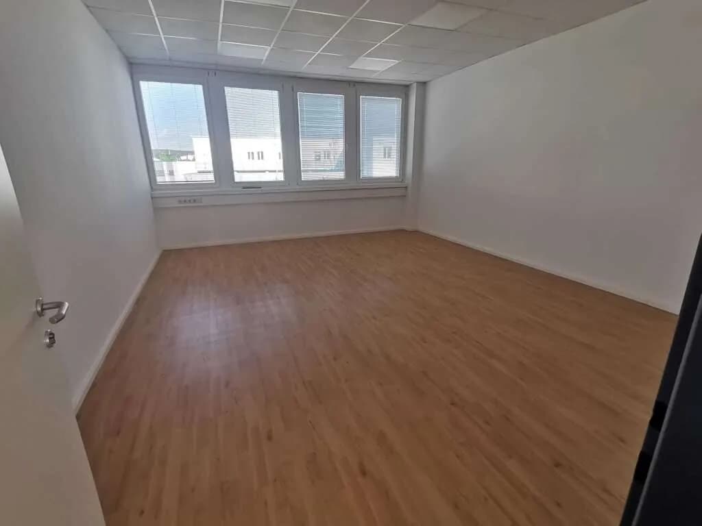 1-Zimmer-Gewerbeimmobilie mieten in Baden – 43 m², € 567 – Bild 5 von 6