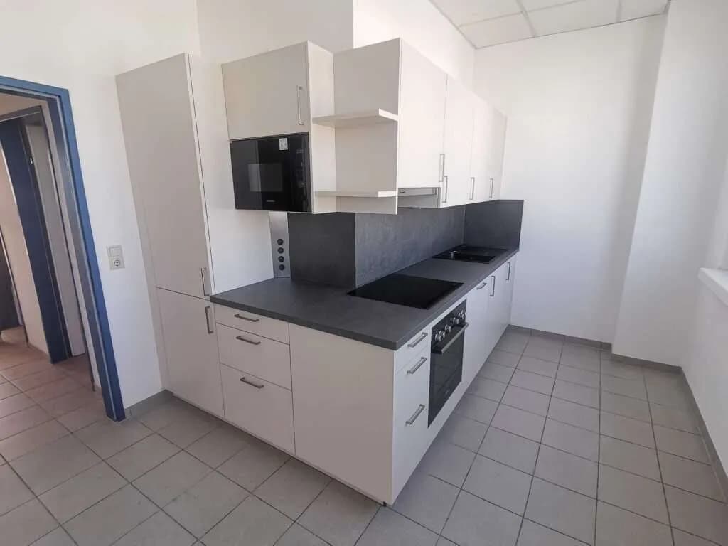 1-Zimmer-Gewerbeimmobilie mieten in Baden – 46 m², € 588 – Bild 3 von 6