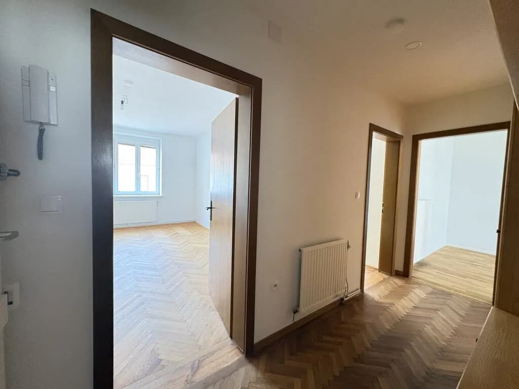 2-Zimmer-Wohnung mieten in Baden – 74,22 m², € 1.099 – Bild 2 von 9