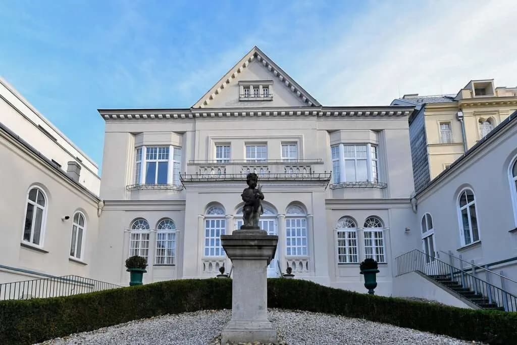 12-Zimmer-Gewerbeimmobilie mieten in Wien – € 536