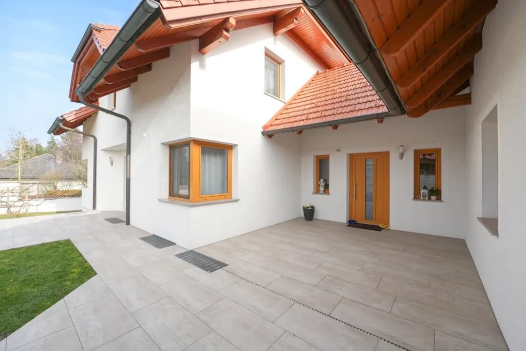 5-Zimmer-Gewerbeimmobilie kaufen in Wels – 184 m², € 698.000
