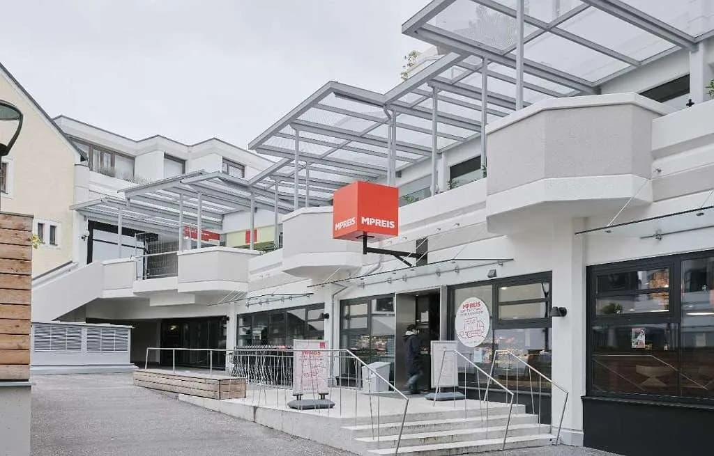 Gewerbeimmobilie mieten in Wels – 1 429 m², € 12.376