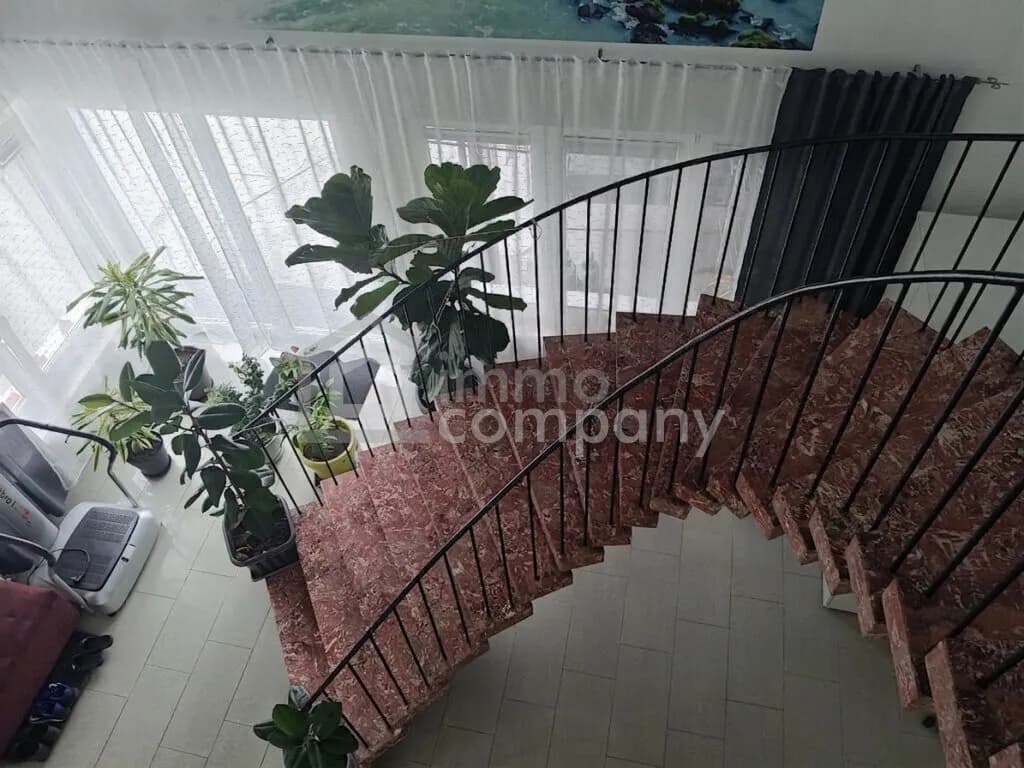 6-Zimmer-Haus kaufen in Neunkirchen – 240 m², € 580.000 – Bild 2 von 14