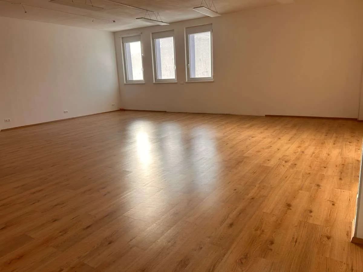 3-Zimmer-Gewerbeimmobilie mieten in Vöcklabruck – 96 m², € 8