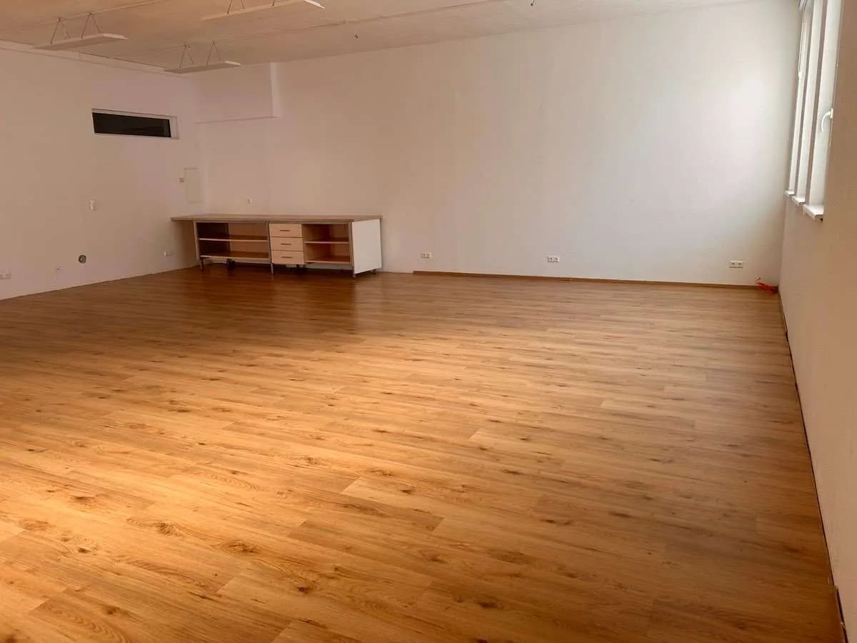 3-Zimmer-Gewerbeimmobilie mieten in Vöcklabruck – 96 m², € 8 – Bild 2 von 6