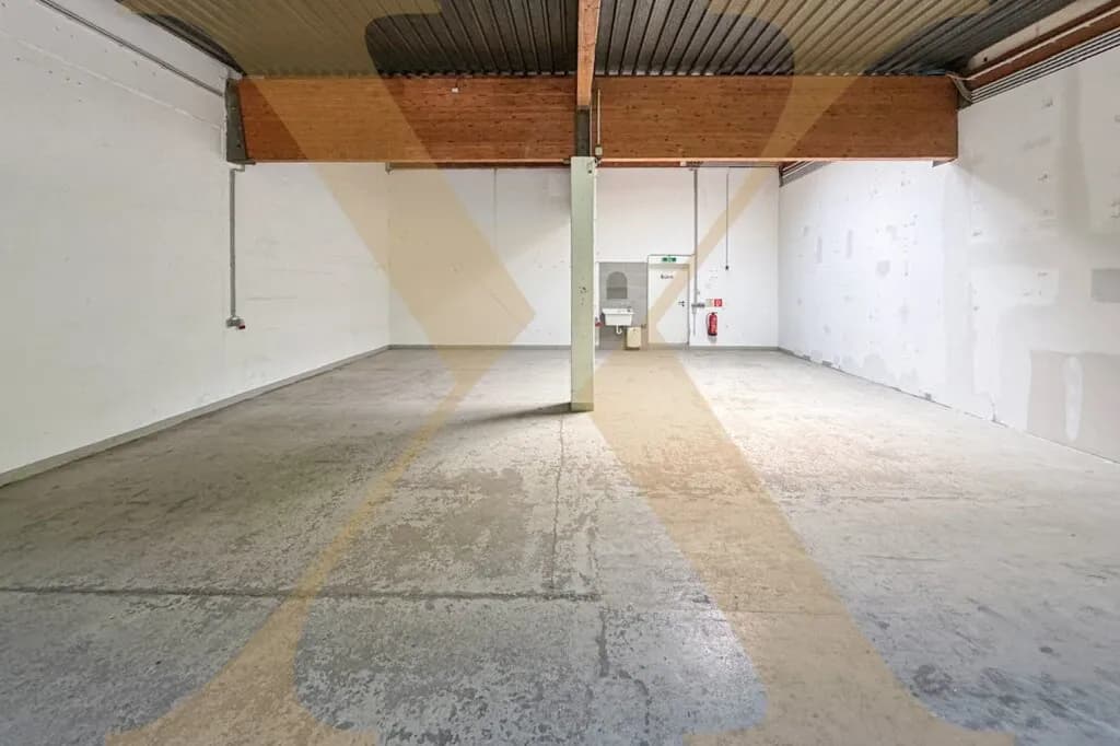 Gewerbeimmobilie mieten in Linz – 387 m², € 4.101