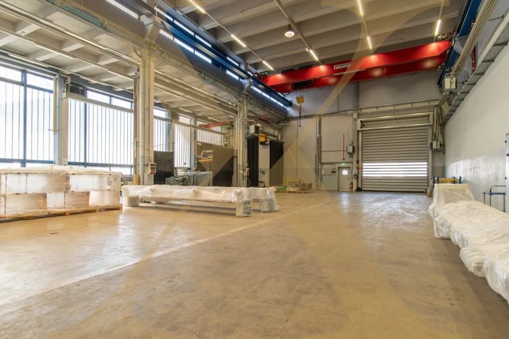 Gewerbeimmobilie mieten in Linz – 999 m², € 8.312