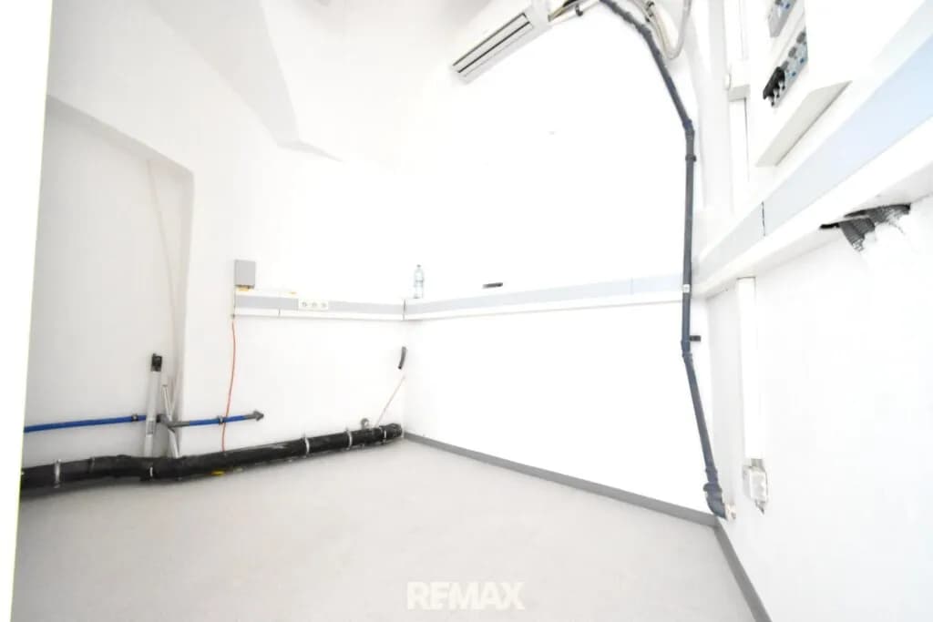 1-Zimmer-Gewerbeimmobilie mieten in Steyr – 42 m², € 416 – Bild 6 von 9