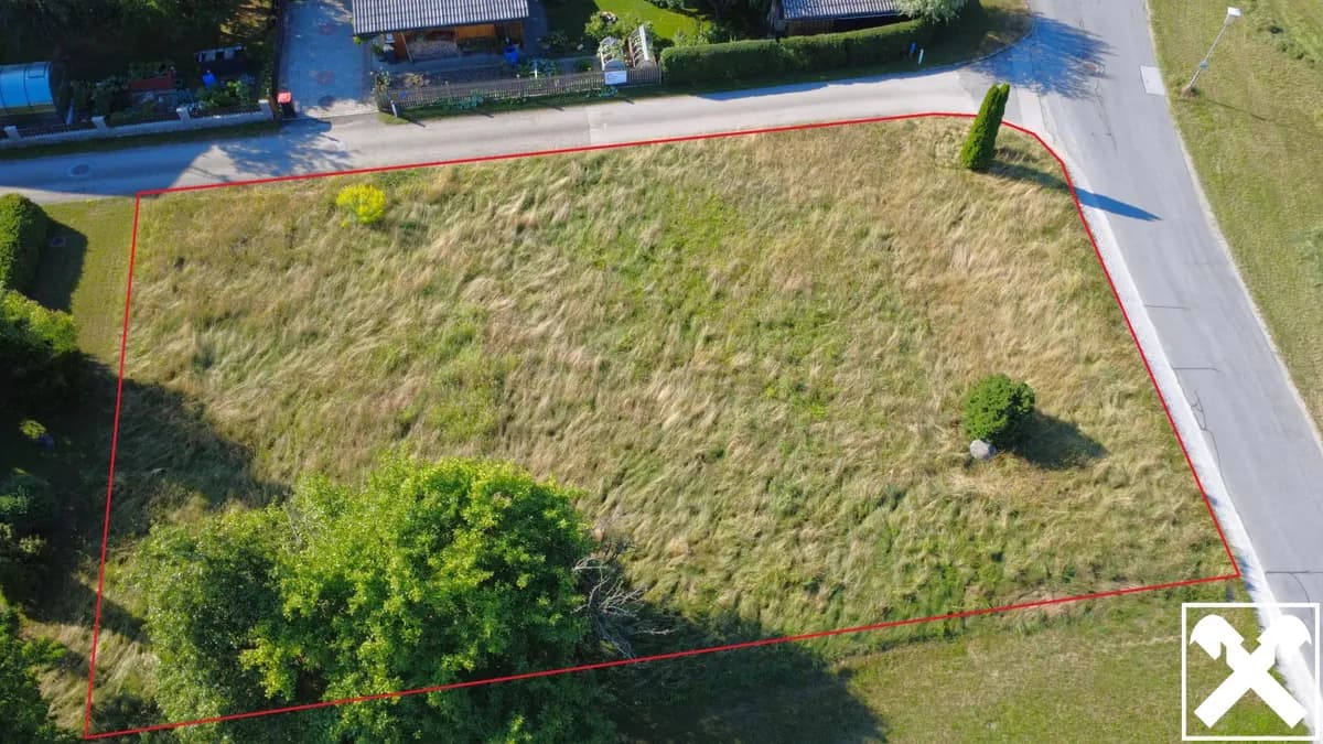 Grundstück kaufen in Vöcklabruck – 929 m², € 450.000