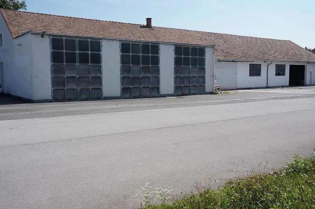 Gewerbeimmobilie mieten in Neunkirchen – 120 m², € 708
