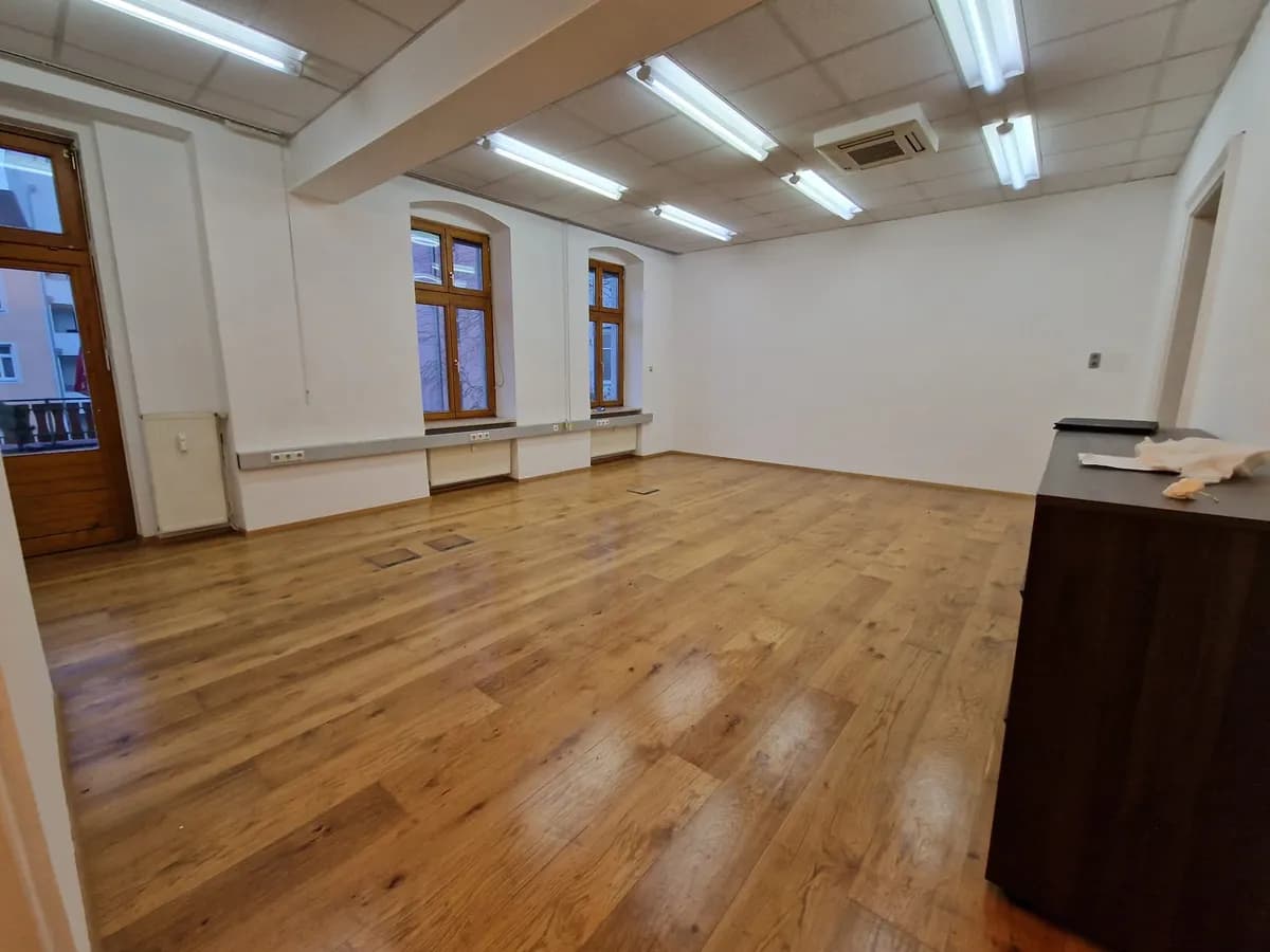 3-Zimmer-Gewerbeimmobilie mieten in Linz – 120 m², € 1.393 – Bild 1 von 8