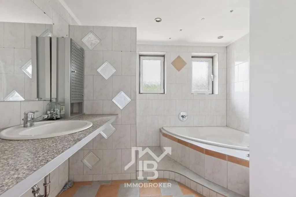 Haus kaufen in Linz Land – 322,21 m², € 399.000 – Bild 13 von 14