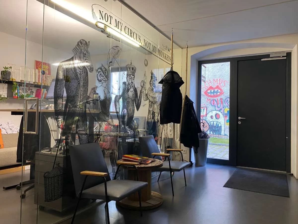 8-Zimmer-Gewerbeimmobilie mieten in Linz – 211 m², € 3.039