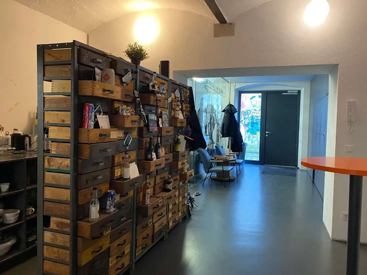 8-Zimmer-Gewerbeimmobilie mieten in Linz – 211 m², € 3.039 – Bild 2 von 16