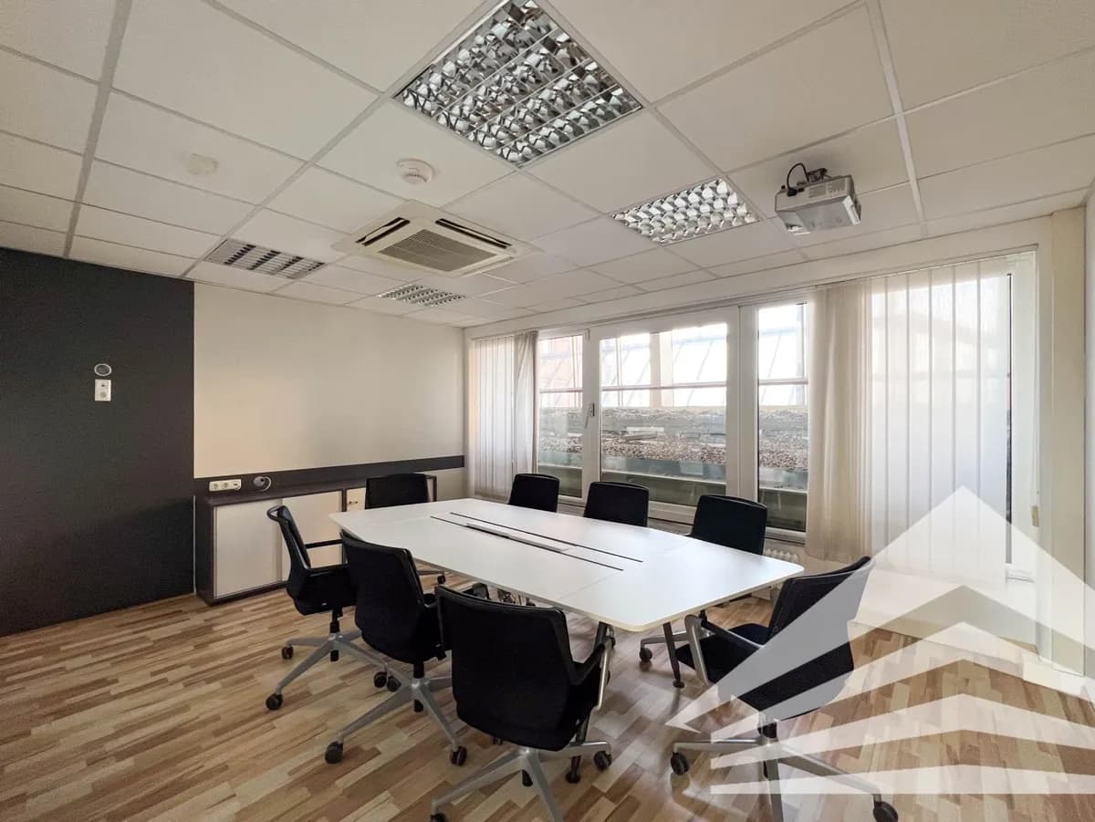 13-Zimmer-Gewerbeimmobilie mieten in Linz – 370 m², € 4.532