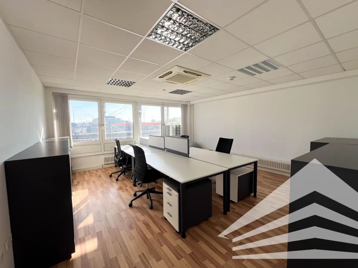 13-Zimmer-Gewerbeimmobilie mieten in Linz – 370 m², € 4.532 – Bild 2 von 14