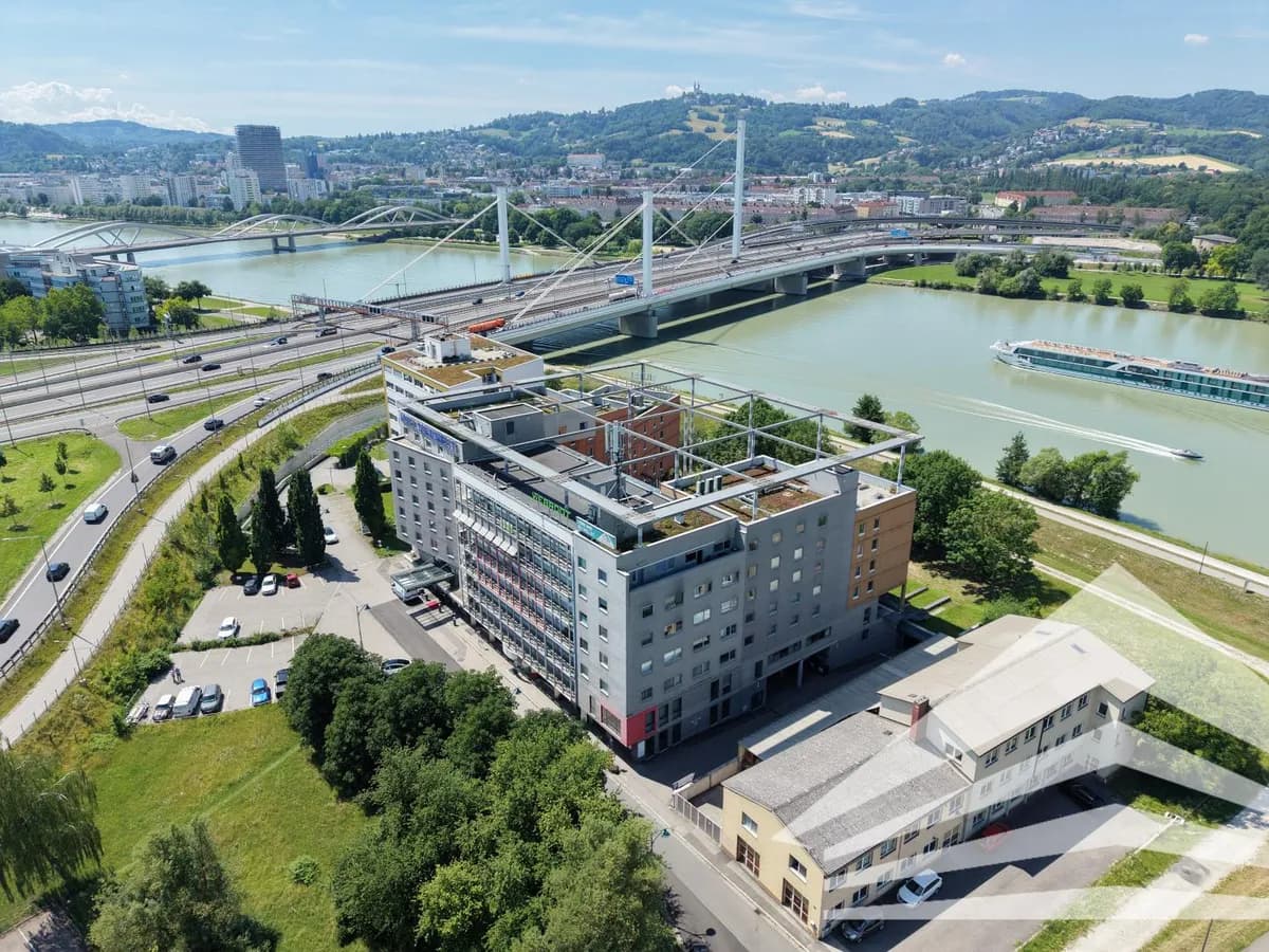13-Zimmer-Gewerbeimmobilie mieten in Linz – 370 m², € 4.532 – Bild 3 von 14