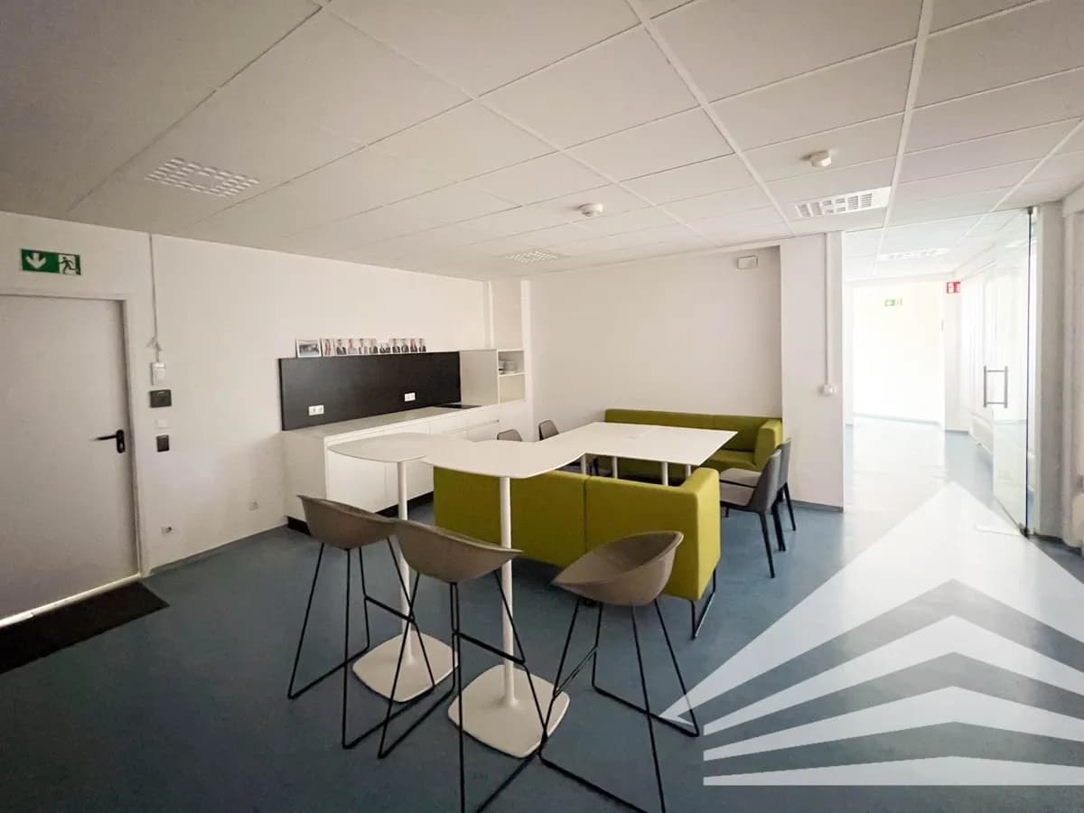 13-Zimmer-Gewerbeimmobilie mieten in Linz – 370 m², € 4.532 – Bild 11 von 14